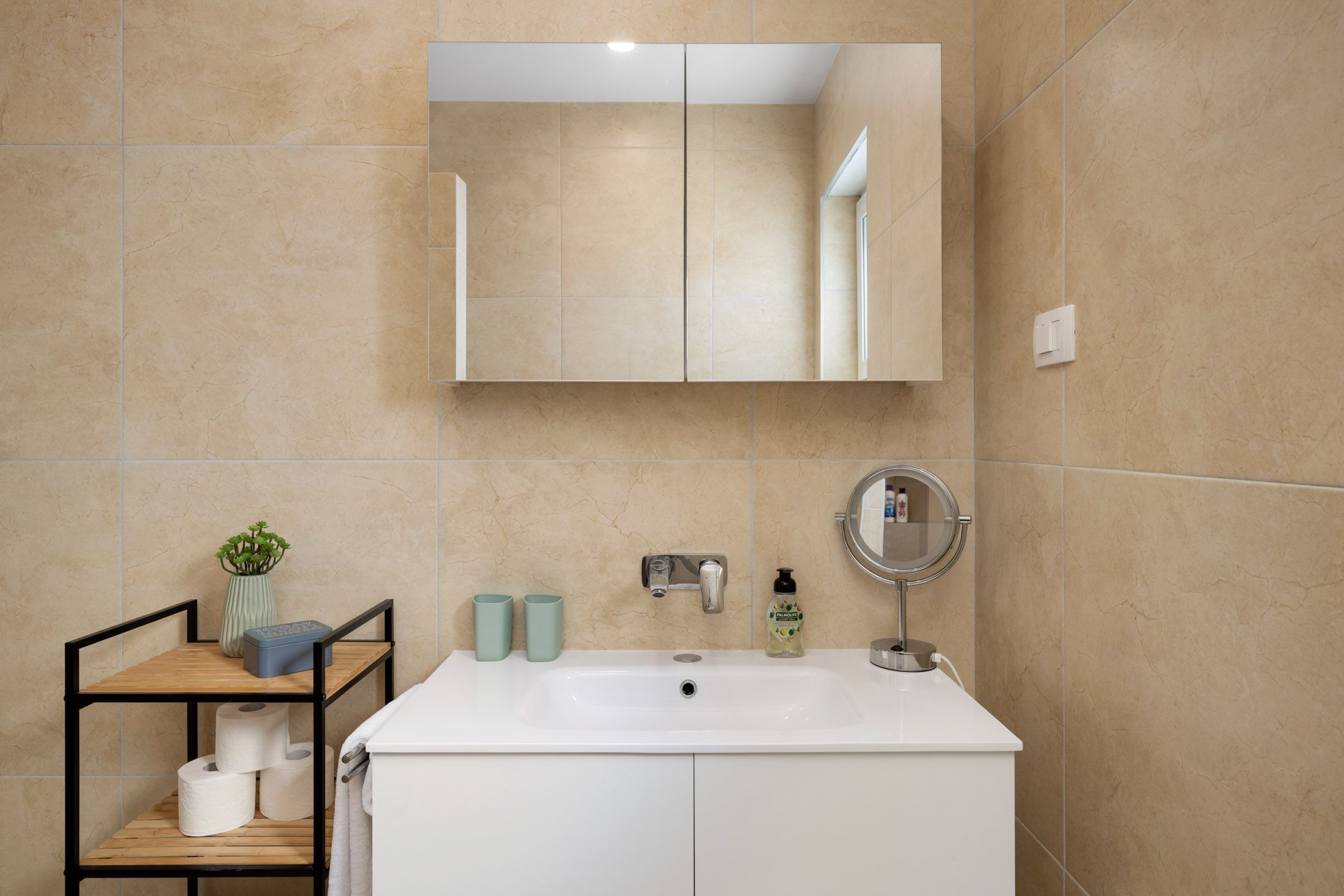 Bathroom with a vanity, mirror cabinet and cosmetic mirror