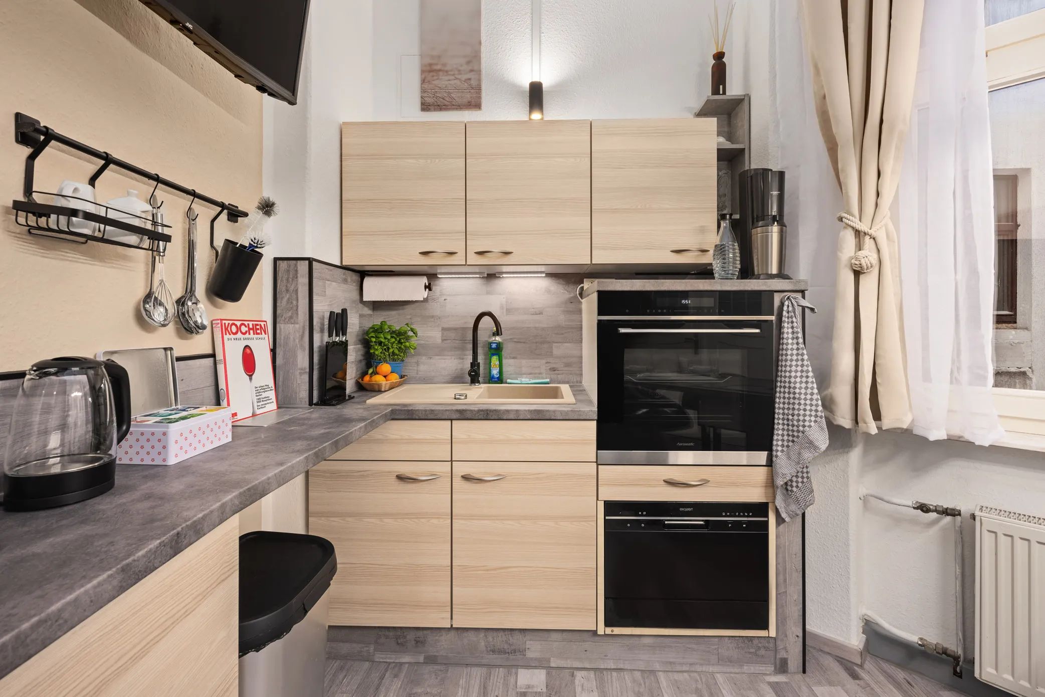 Real estate photo of the kitchen