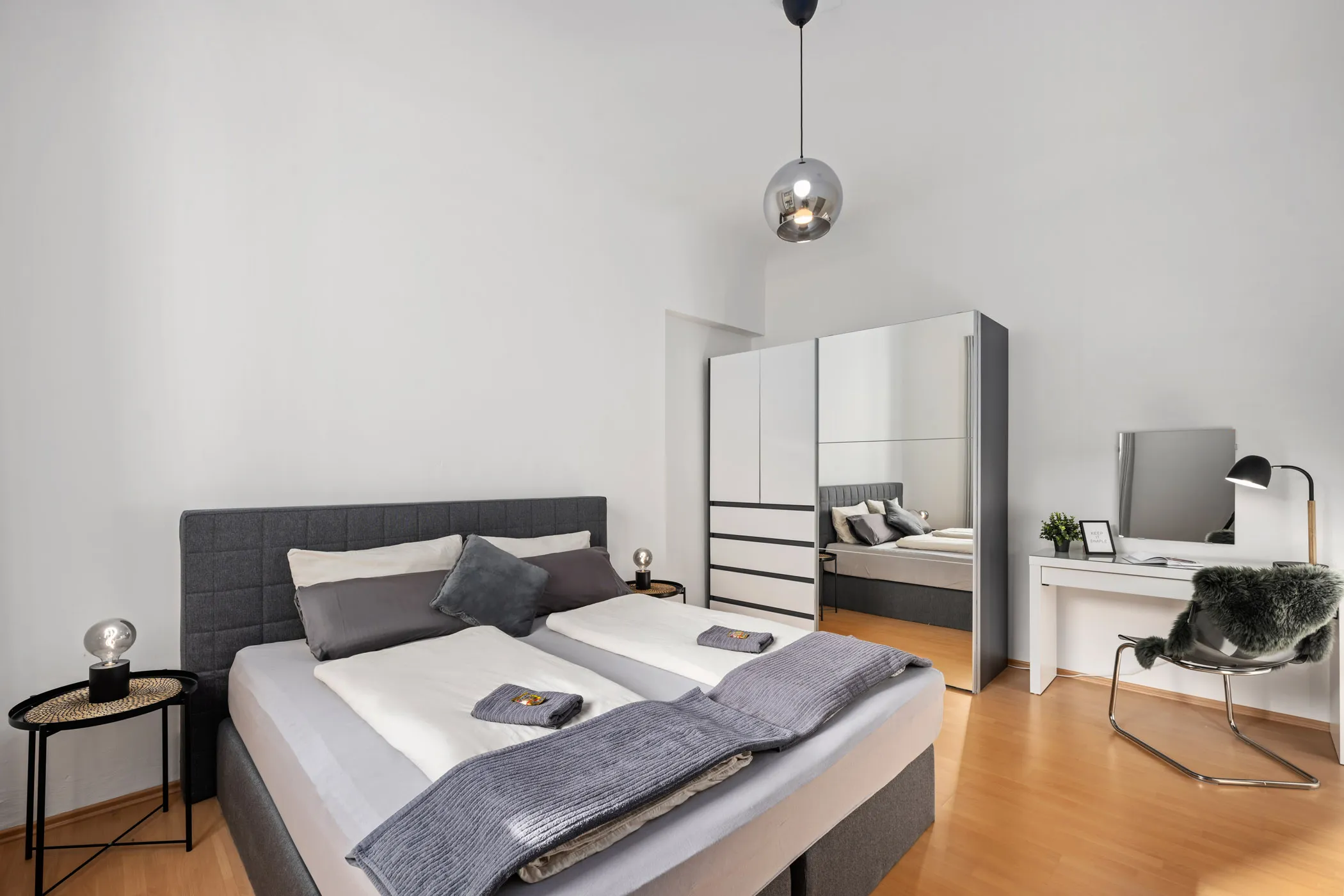 Bedroom with a mirrored wardrobe and desk