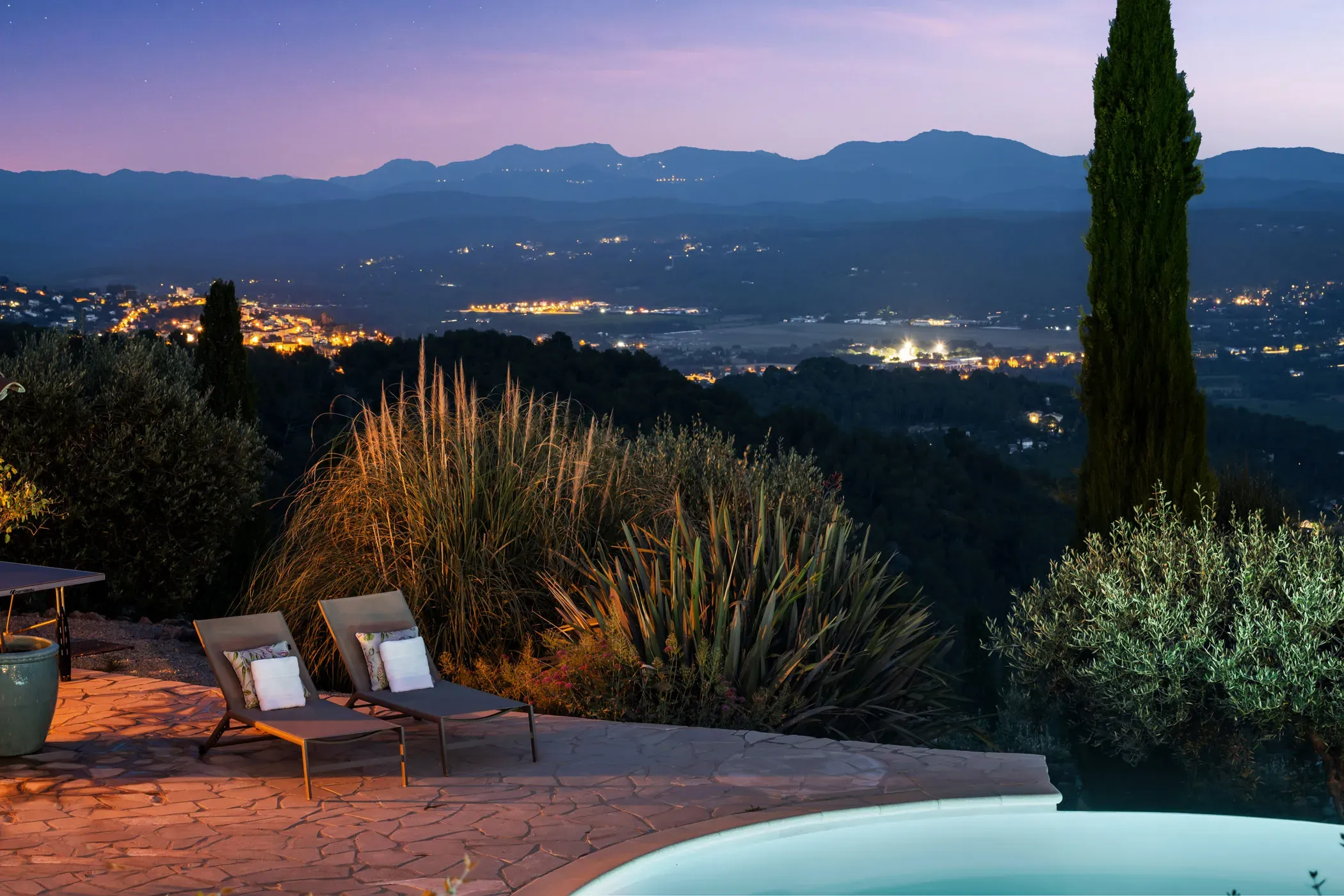 Real estate photography of holiday homes — a villa in France at dusk with a view into the distance