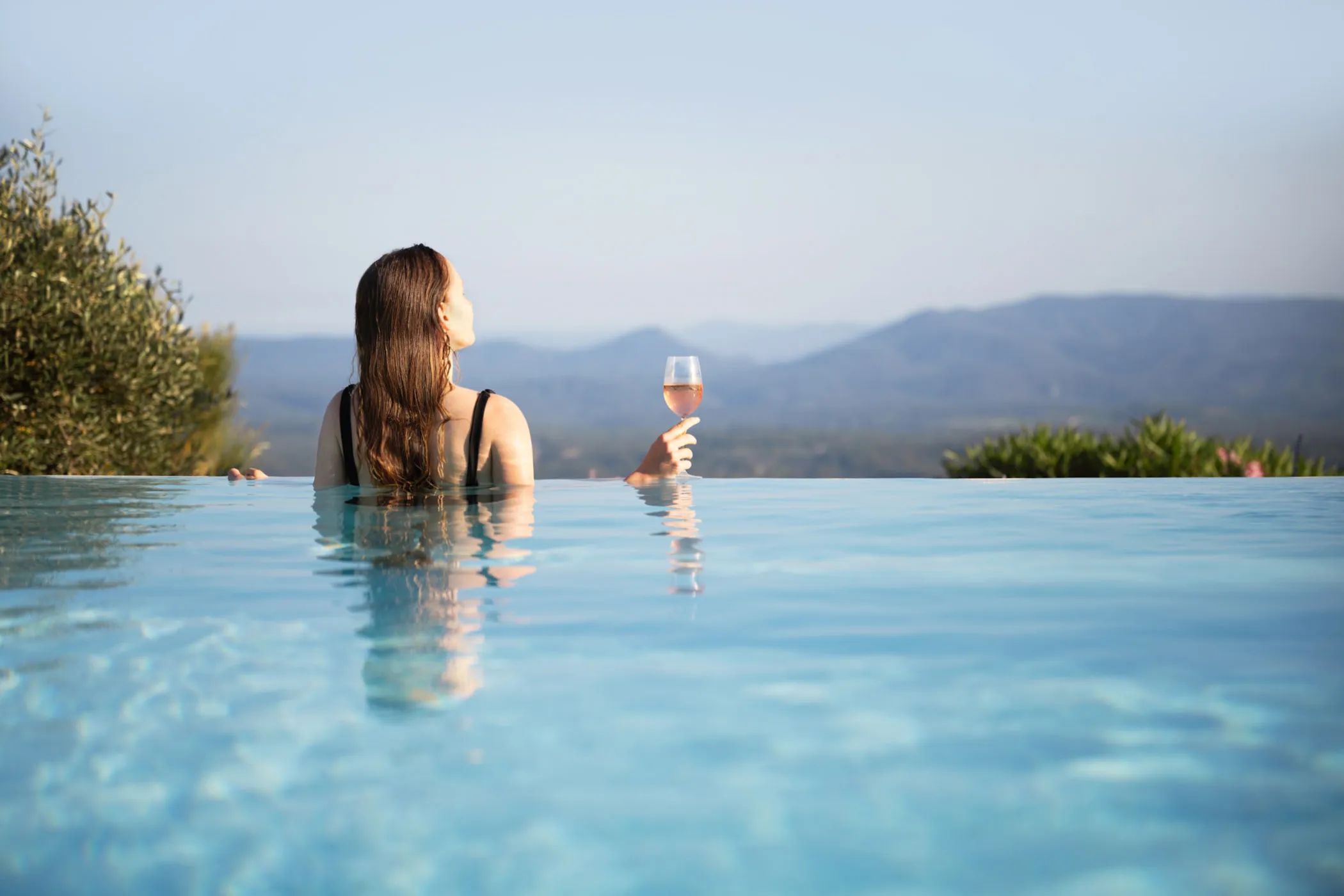 Infinity pool on the terrace of Villa La Genestière in France with a view over the hills